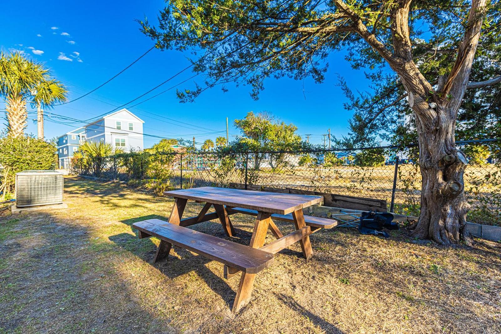 Dazzling Centrally Located Ocean View W 2 Kings, Huge Private Yard, 2 Decks, Firepit, Bbq เมอร์เทิลบีช ภายนอก รูปภาพ